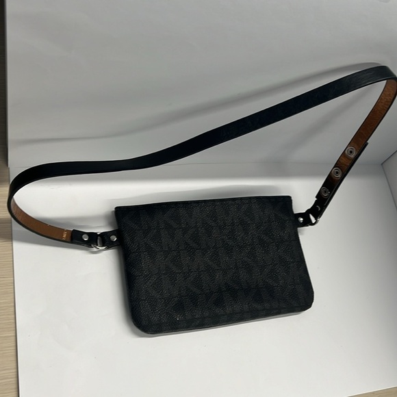 Michael Kors Logo Flat Belt Fanny Pack Bag Rider - Picture 4 of 6